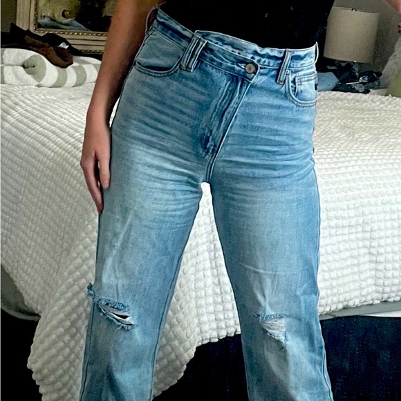 KanCan jeans with asymmetrical button - Picture 1 of 3